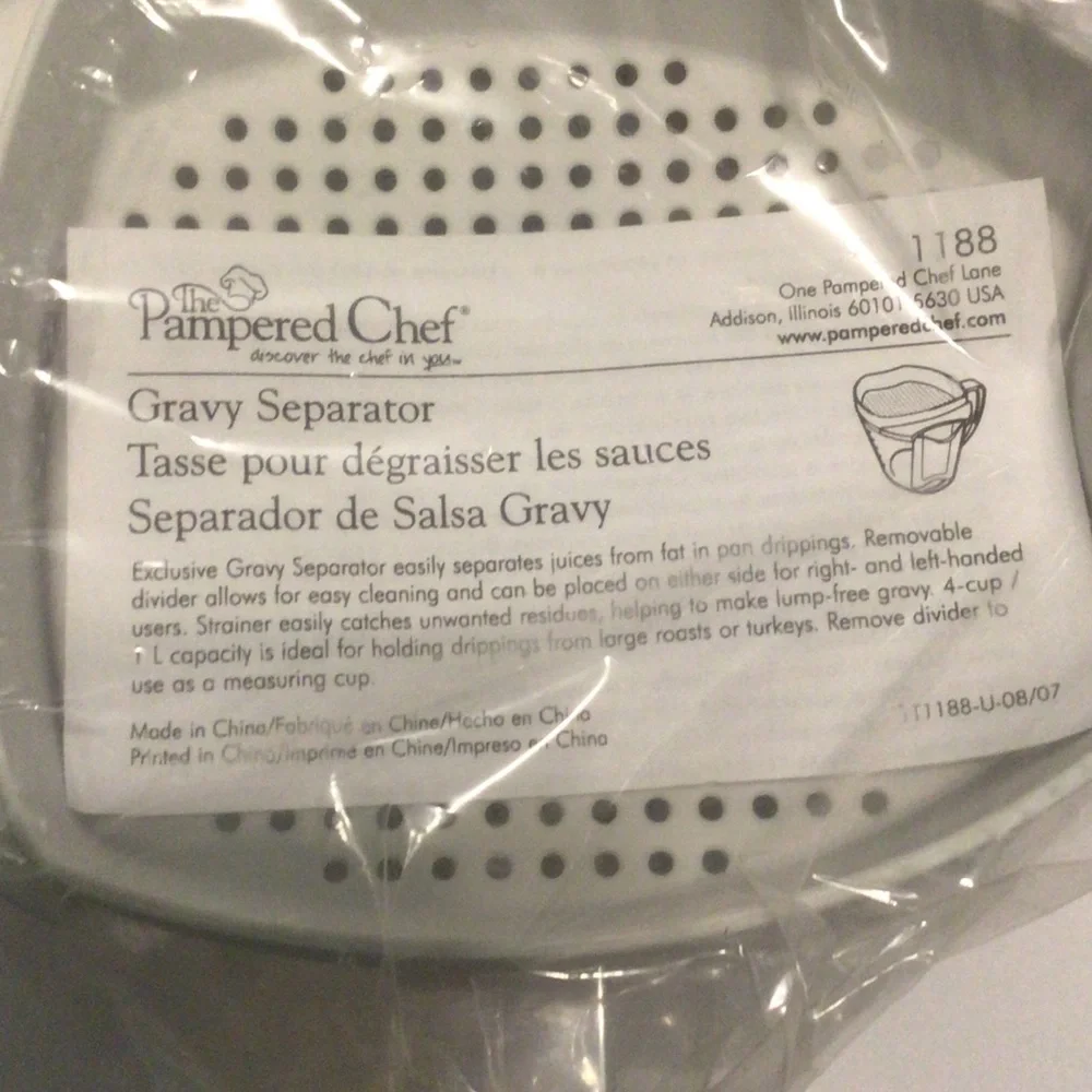 Pampered Chef White and Gray Gravy Separator with Measuring Marks